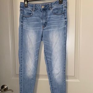 AMERICAN EAGLE HIGH RISE JEANS